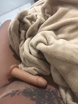 Snapshot of Milly96 chatting on 10.10.25 Milly96 online show from 10.10.25