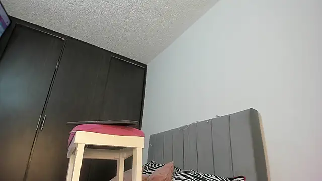 emy collyns online show from 10.17.25