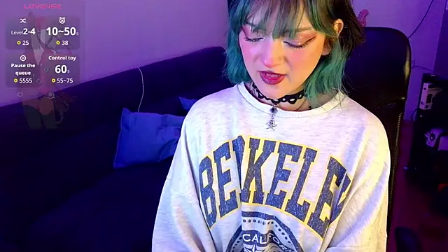 Snapshot of lucyliw chatting on 10.09.25 lucyliw online show from 10.09.25