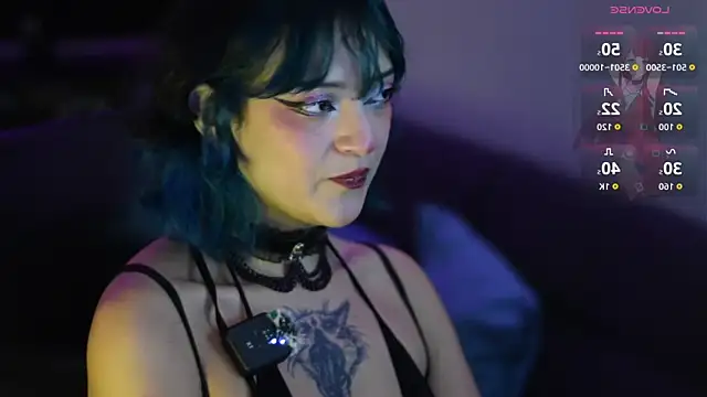 Snapshot of lucyliw chatting on 10.11.25 lucyliw online show from 10.11.25