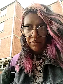 Snapshot of Abby_2-1 chatting on 10.27.25 Abby 2-1 online show from 10.27.25