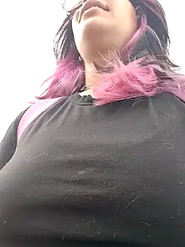 Snapshot of Abby_2-1 chatting on 10.28.25 Abby 2-1 online show from 10.28.25