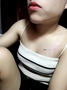 Snapshot of Lyly69699 chatting on 10.11.25 Lyly69699 online show from 10.11.25