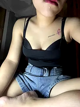 Snapshot of Lyly69699 chatting on 10.19.25 Lyly69699 online show from 10.19.25