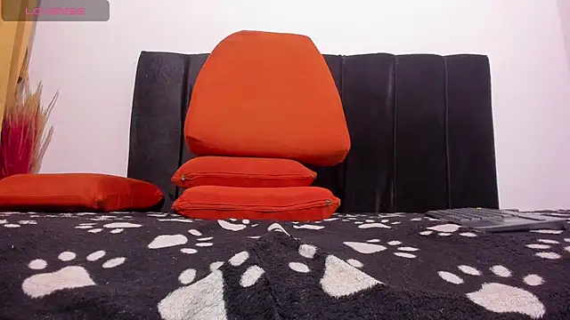 Snapshot of HotVersTwink98 chatting on 10.29.25 HotVersTwink98 online show from 10.29.25