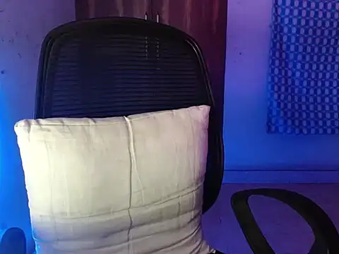 Snapshot of Roiseeee chatting on 03.08.26 Roiseeee online show from 03.08.26