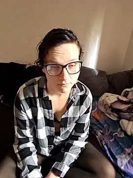 Snapshot of Lenalove02 chatting on 10.29.25 Lenalove02 online show from 10.29.25