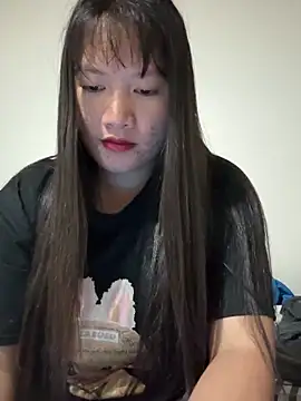 Snapshot of TrangNemo chatting on 10.25.25 TrangNemo online show from 10.25.25