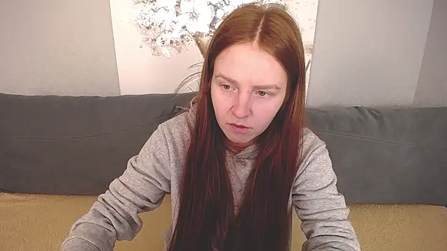 Snapshot of Evarey_ chatting on 10.13.25 Evarey  online show from 10.13.25