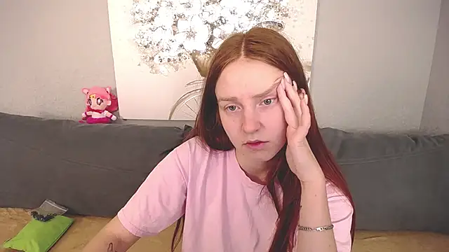 Snapshot of Evarey_ chatting on 10.20.25 Evarey  online show from 10.20.25