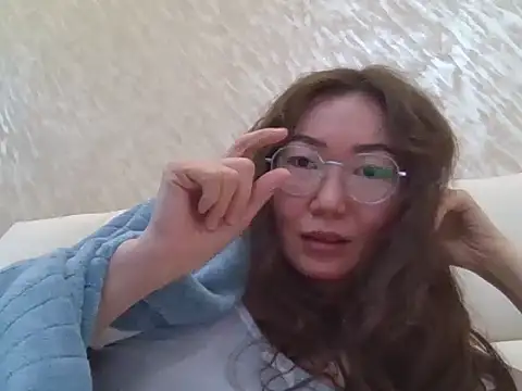 Snapshot of Ysolena chatting on 02.16.26 Ysolena online show from 02.16.26