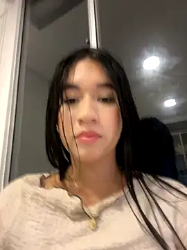 Snapshot of emi_star chatting on 10.10.25 emi star online show from 10.10.25