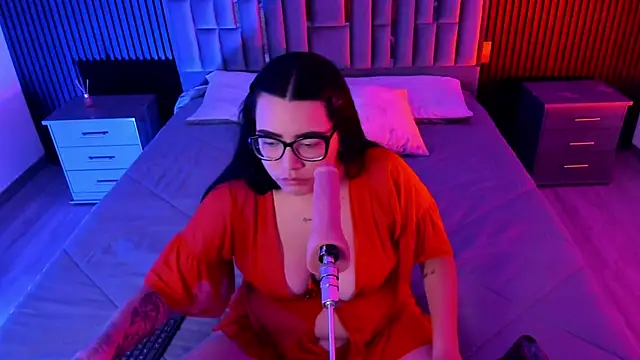 Snapshot of Koralynx chatting on 10.21.25 Koralynx online show from 10.21.25