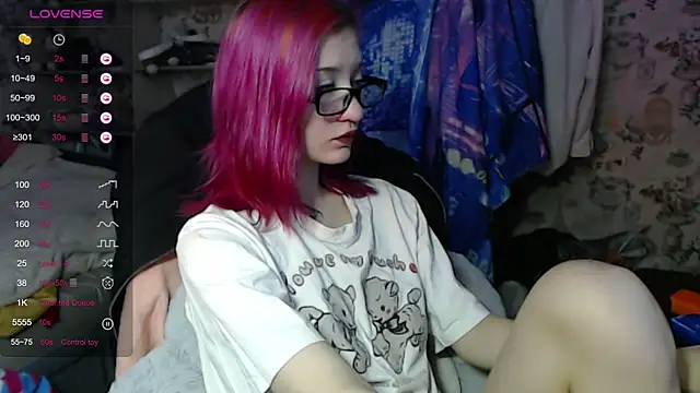 Dreamy Red Girl online show from 10.20.25