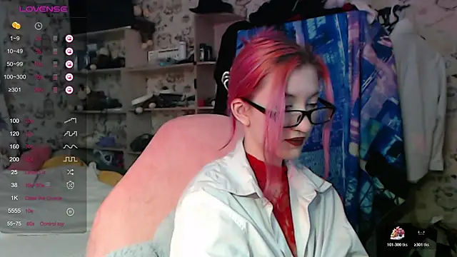 Dreamy Red Girl online show from 10.21.25