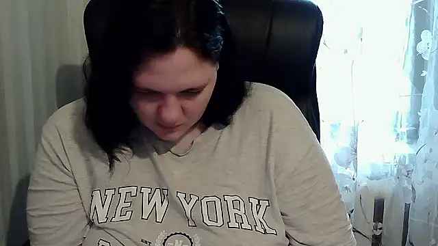 Snapshot of XLisaBlueXs_ chatting on 10.13.25 XLisaBlueXs  online show from 10.13.25