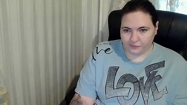 Snapshot of XLisaBlueXs_ chatting on 10.17.25 XLisaBlueXs  online show from 10.17.25