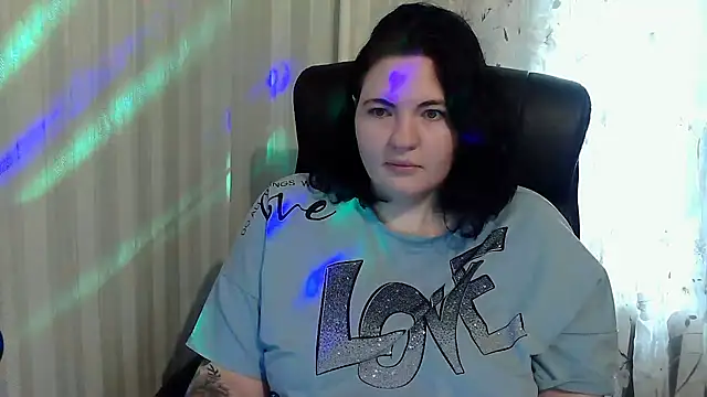 Snapshot of XLisaBlueXs_ chatting on 10.18.25 XLisaBlueXs  online show from 10.18.25