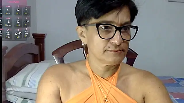 Snapshot of LunaLUVX chatting on 10.20.25 LunaLUVX online show from 10.20.25