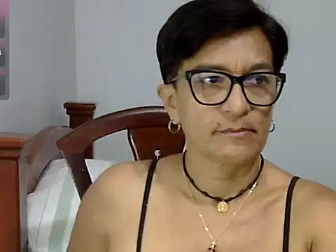 Snapshot of LunaLUVX chatting on 10.22.25 LunaLUVX online show from 10.22.25