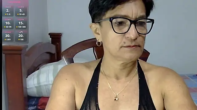 Snapshot of LunaLUVX chatting on 10.24.25 LunaLUVX online show from 10.24.25
