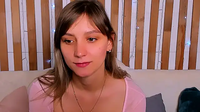 Snapshot of Sophia_Elliott chatting on 10.08.25 Sophia Elliott online show from 10.08.25