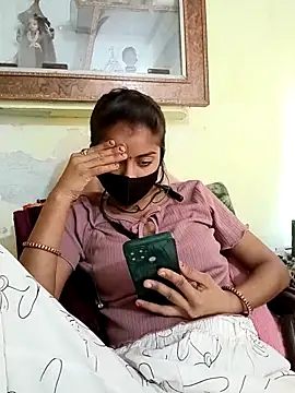 Snapshot of Payal_G chatting on 10.18.25 Payal G online show from 10.18.25