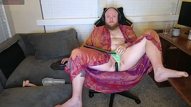 Snapshot of theballboy1 chatting on 04.28.26 theballboy1 online show from 04.28.26
