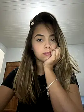 Snapshot of estrela_aguiar chatting on 10.08.25 estrela aguiar online show from 10.08.25