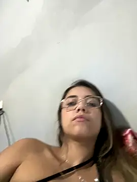 Snapshot of estrela_aguiar chatting on 10.23.25 estrela aguiar online show from 10.23.25