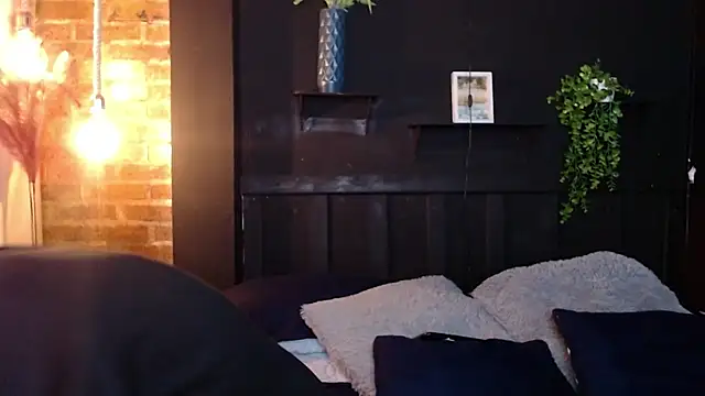Snapshot of camerongrey chatting on 10.25.25 camerongrey online show from 10.25.25