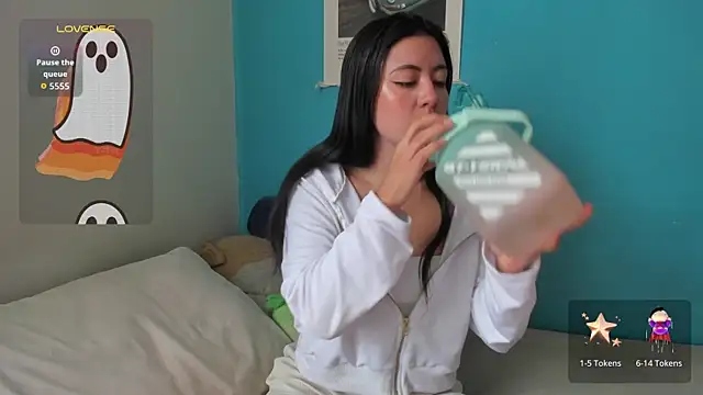 Snapshot of Emily_Swan- chatting on 10.29.25 Emily Swan- online show from 10.29.25