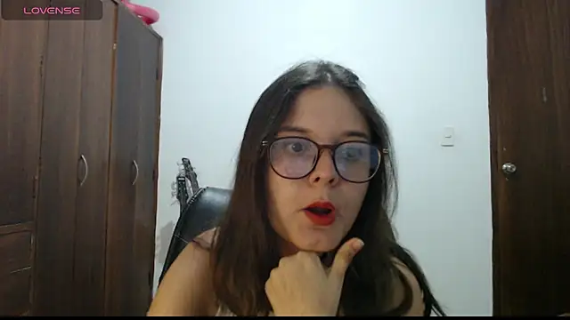 Snapshot of CarlaLorez chatting on 04.23.26 CarlaLorez online show from 04.23.26