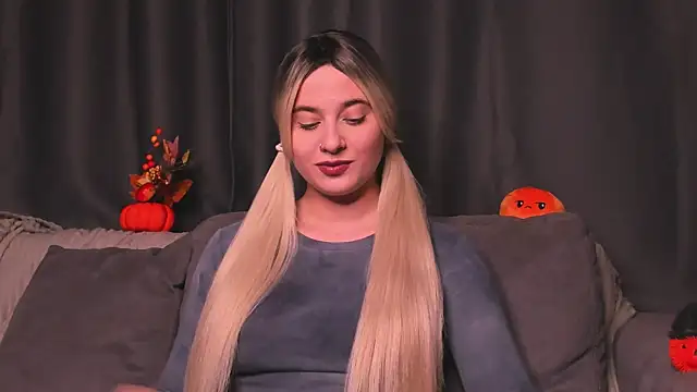 ShyBunny1 online show from 10.24.25