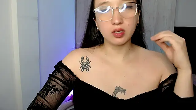 Snapshot of vickyfinal chatting on 10.20.25 vickyfinal online show from 10.20.25