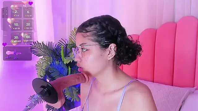 Snapshot of Violet_cortez chatting on 10.24.25 Violet cortez online show from 10.24.25