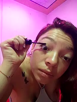 Snapshot of skkarletty chatting on 10.15.25 skkarletty online show from 10.15.25
