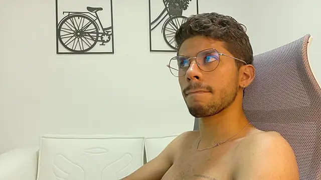 Snapshot of ALANVILLA_LOBO chatting on 10.16.25 ALANVILLA LOBO online show from 10.16.25