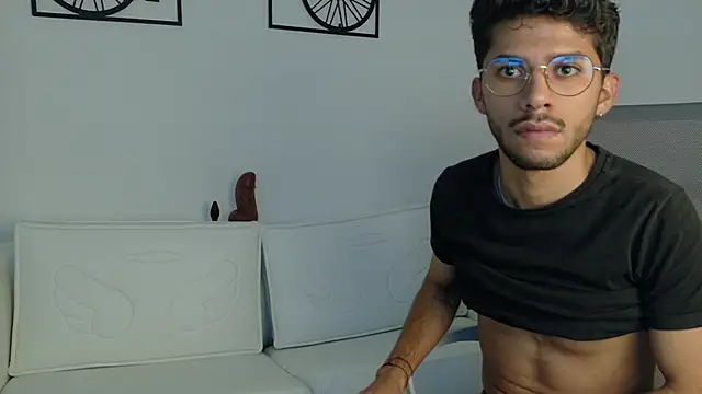 Snapshot of ALANVILLA_LOBO chatting on 10.17.25 ALANVILLA LOBO online show from 10.17.25