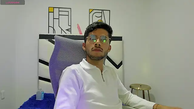 Snapshot of ALANVILLA_LOBO chatting on 10.21.25 ALANVILLA LOBO online show from 10.21.25