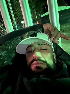 Snapshot of Santiago_hot19 chatting on 10.31.25 Santiago hot19 online show from 10.31.25