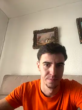 suarezz  online show from 10.12.25