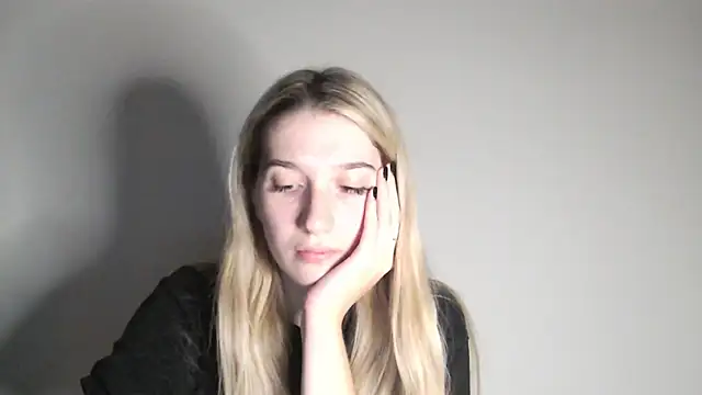 Snapshot of Lucyreeel_ chatting on 10.13.25 Lucyreeel  online show from 10.13.25