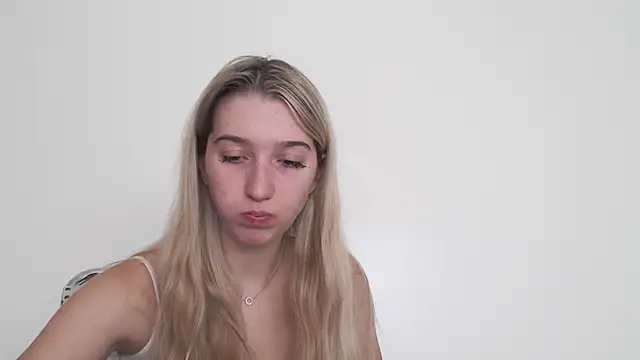 Snapshot of Lucyreeel_ chatting on 10.14.25 Lucyreeel  online show from 10.14.25