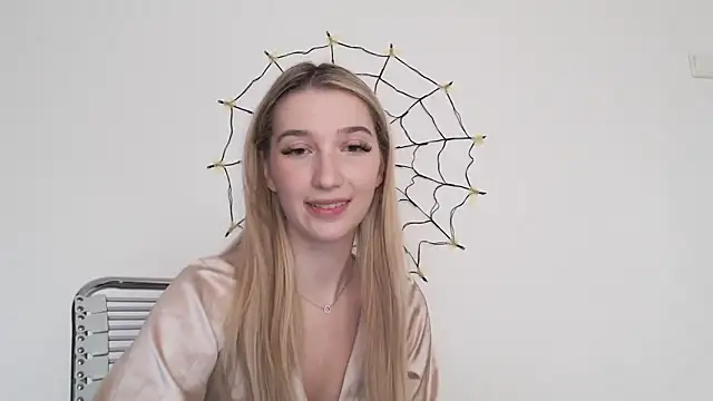 Snapshot of Lucyreeel_ chatting on 10.23.25 Lucyreeel  online show from 10.23.25