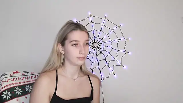 Snapshot of Lucyreeel_ chatting on 10.28.25 Lucyreeel  online show from 10.28.25