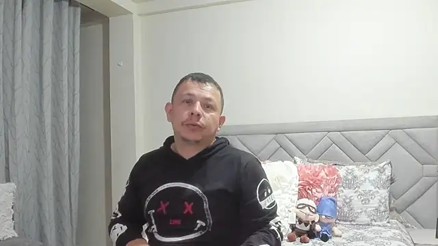 Snapshot of Lauren_damian chatting on 10.19.25 Lauren damian online show from 10.19.25