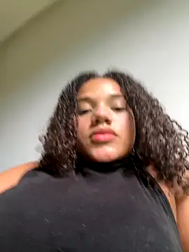 Snapshot of Bombomziin chatting on 10.12.25 Bombomziin online show from 10.12.25