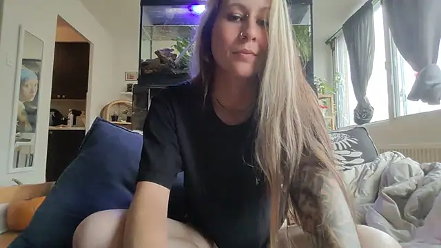 Snapshot of Inked_Snow_Muse chatting on 10.07.25 Inked Snow Muse online show from 10.07.25