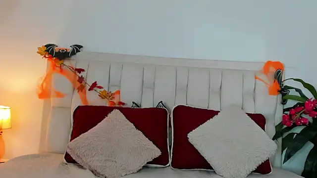 Snapshot of Amara18__ chatting on 10.16.25 Amara18   online show from 10.16.25